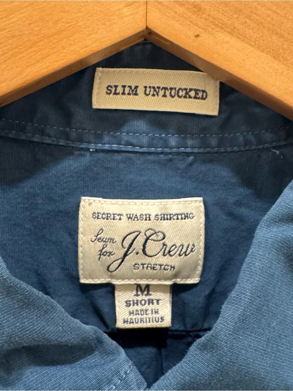 ⁠J.Crew Mens Medium Short Slim Untucked Secret Wash Stretch Shirt Navy Blue